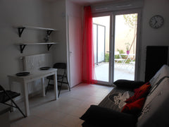 Idéal pour un séjour à Lyon pour personne seule ou couple, agréable studio de 20 Vaugneray, France Jolie studio avec terrasse Entire rental unit vacation rental 12803196