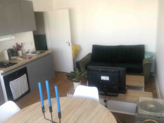 Situé en plein cœur du quartier Ménilmontant, à deux pas du métro, ce studio agr Paris, France Appartement 2 pièces , lumineux et calme Entire rental unit vacation rental 9356637