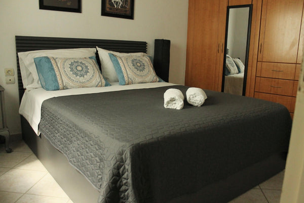 Enjoy your holidays in a cozy and beautiful apartment at a neighbourhood close t Heraklion, Greece Nafsika’s cozy apartment Entire condo vacation rental 617065263165594402