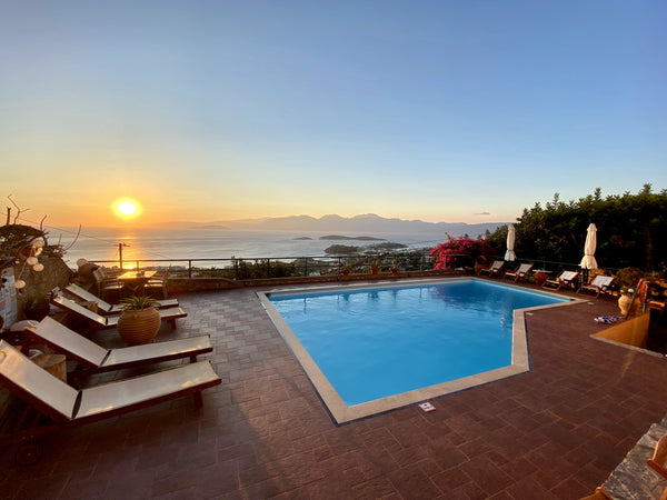Just 2.5km outside Agios Nikolaos at the hill of 
