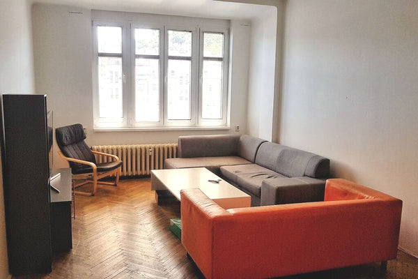 Byt má 2 ložnice a obývací pokoj s pohovkou. Je zde velká kuchyně a koupelna, kt Zlín, Czechia Malý pokoj kousek od Andělu Private room in rental unit vacation rental 50391023