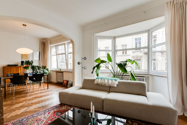 Room in 110 m2 apartment on 2nd floor, lots of windows, light/sunshine. The 