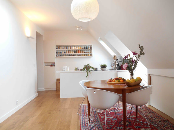 Top floor (6th floor) in a traditional parisian building<br />No elevator!<br /> Paris, France 2 bedroom flat in Bastille / Marais (2 week stay) Entire rental unit vacation rental 6579498