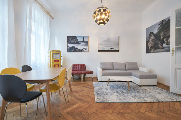 This lovely apartment (64m2) is warm and bright with a stylish vintage design, h Vienna, Austria High ceiling and art stay Entire rental unit vacation rental 21659990
