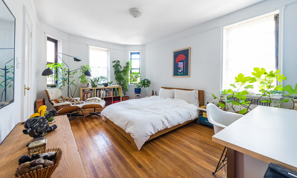 Extra large room with lots of light and a private bathroom. One block from glori New York, NY Rental unit in Brooklyn · 1 bedroom · 1 bed · 1 shared bath Private room in rental unit vacation rental 7048195