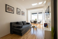 Genieße ein stilvolles Erlebnis in dieser zentral gelegenen Unterkunft. Vienna, Austria —Fancy Home— Entire serviced apartment vacation rental 710684249403434195