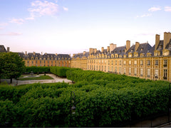 Au 5 sans ascenseur, charmant très petit studio tout équipé et bien placé rue bi Paris, France Coeur de Paris, Place des Vosges Entire rental unit vacation rental 21600093