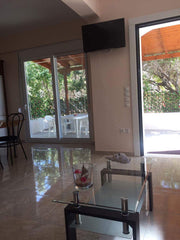 A modern airy maisonette with a garden surrounded by trees located next to the s England, United Kingdom The Endless Blue ( Maisonette ) Entire home vacation rental 19069982