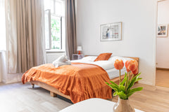 Eine wunderschöne, stylische Wohnung in einem historischen Wiener Altbaugebäude  Vienna, Austria Gorgeous 2BR Apt. Central Located and Spacious Entire rental unit vacation rental 707295209565682100