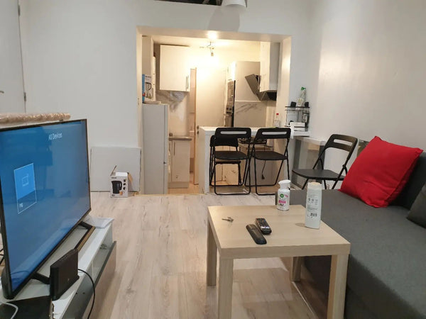 This ground floor duplex apartment is located at the Brussels city centre betwee  Renovated 3-Bedroom, 2-Bathroom Luxury Duplex. Entire rental unit vacation rental 692562514262735421