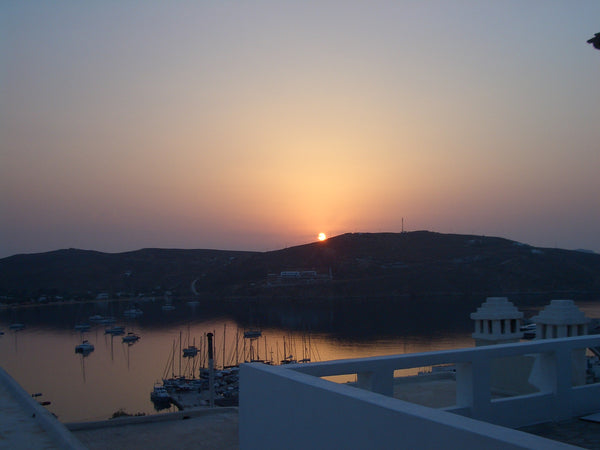 Lovely apartment in Serifos, with unique sea and mountain views. Quiet, close to  Όμορφο σπίτι με μοναδική θέα Entire condo vacation rental 567330538793537893