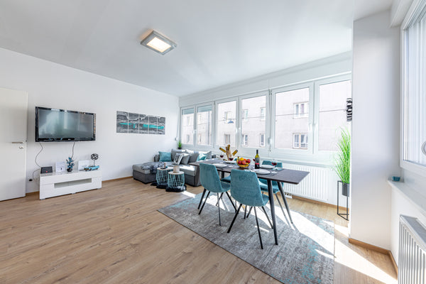 Bright and spacious apartment between Schönbrunn Palace and Westbahnhof. <br />< Vienna, Austria Bright & Sunny - Perfectly located, well connected Entire condo vacation rental 53392025