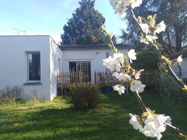 900 m2 Garden with a fence, games for kids, terrace with plancha, private parkin Villenave-d'Ornon, France House near Bordeaux with big garden and terrace Entire home vacation rental 25991879