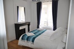 Passez un séjour inoubliable dans ce charmant appartement entier de 2 pièces ent Paris, France CENTRAL PARIS LOUVRE LOVELY APARTMENT Entire rental unit vacation rental 17955561