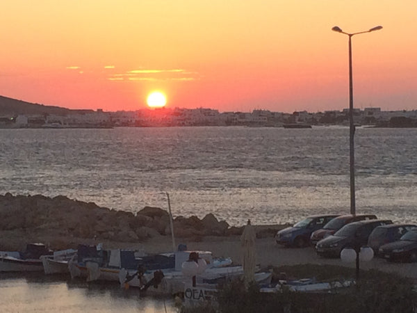 Seaside house right next to Pounda -Pounta beach and just a 5 min walk to Pounta Greece Sunset Paros Antiparos treasure house, Pounta port Cycladic home vacation rental 6534455