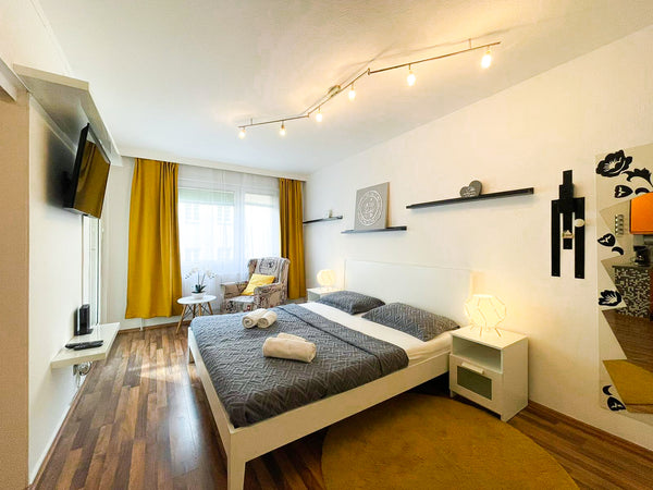Have a glass of wine while enjoying Netflix on the comfortable bed or a sweet te Panama City, FL Cozy Apartment Margareten Entire rental unit vacation rental 50080408