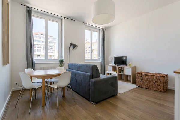 Discover this splendid T2 in the heart of the slopes of the Croix-Rousse for a c Lyon, France Suite Sève 1st district Lyon Hamac Suites Entire rental unit vacation rental 691736158529347866