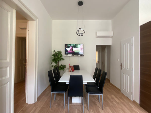 Great si štýlový zážitok z tohto centrálne umiestneného miesta. Bratislava Region, Slovakia Deluxe loft with balcony&garage in heart Prague Entire serviced apartment vacation rental 620904612013496750