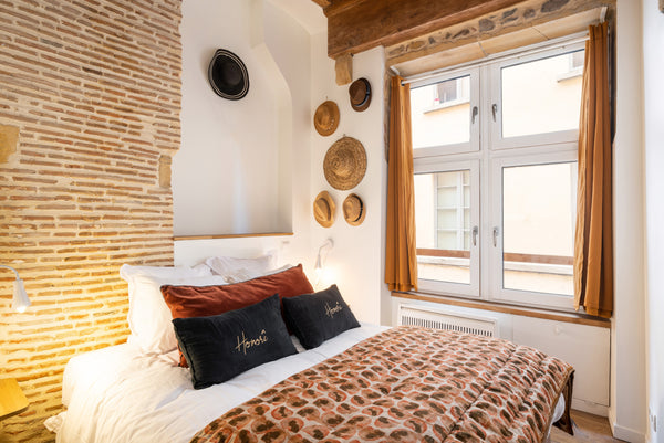 The <b>apartment in Lyon</b> has 1 bedrooms and capacity for 2 people. <br>Accom Bully, France Honorê - St Georges 2 pers Entire rental unit vacation rental 50560350