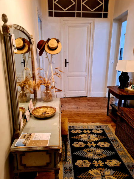 Proche de la place Gambetta et de toutes les commodités, cet appartement refait   Appartement d'exception au cœur de Bordeaux Entire rental unit vacation rental 51961094
