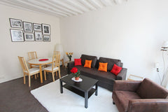 Charming flat in the heart of Paris. Recently refurbished and conveniently locat London, United Kingdom Charming flat Mouffetard Entire rental unit vacation rental 19116675