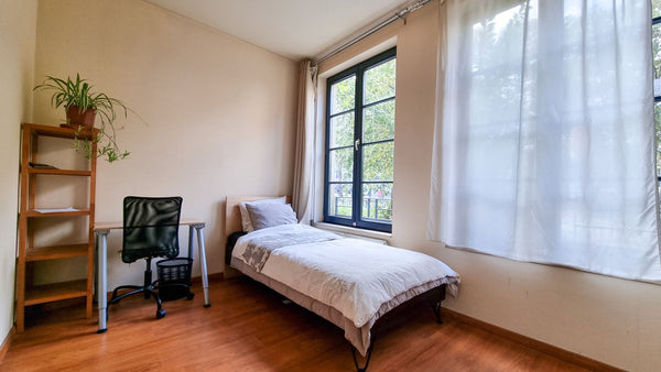 This distinctive room is rare to find in the heart of Brussel<br />⚜️ Location<b  🌟RARE🌟 sunny room | city center | private bath Private room in casa particular vacation rental 597850635625300634