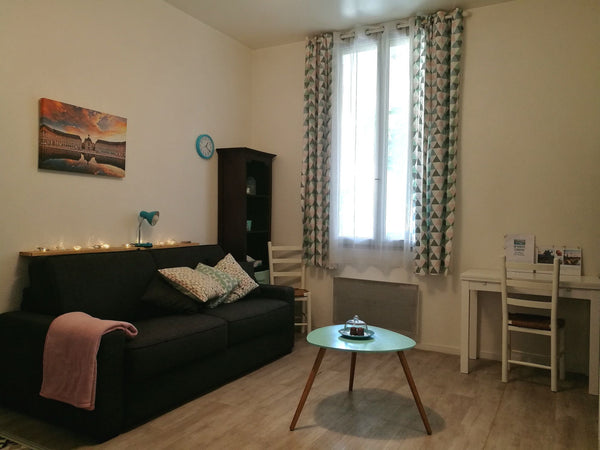 On the ground floor, leading onto a very calm private landscaped garden, our stu Bordeaux, France studio on garden with secure parking included Entire rental unit vacation rental 5729270