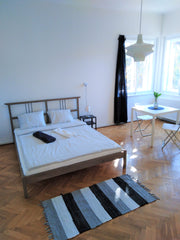 The house is located 18 min away from the center with public transport, 5 min wi Prague, Czechia Spacious private room close to city center Private room in home vacation rental 39170989