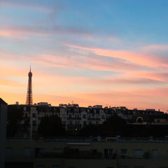 Mon studio est proche de la rue du Commerce, du grand centre commercial Beaugren Paris, France Petit studio parisien avec vue sur la Tour Eiffel Entire rental unit vacation rental 13461441