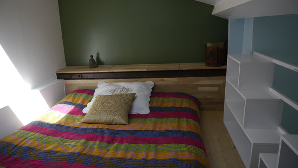furnished quiet, sunny, studio, third and last floor, yard side,  of a small bui Paris, France Paris 19 Studio prés du canal, calme et ensoleillé Entire rental unit vacation rental 1476348