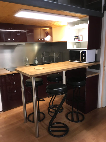 C'est une pièce typique avec un lit  en mezzanine  au cœur du quartier historiqu  Chambre canut cœur Croix Rousse Private room in bed and breakfast vacation rental 763009435183311461
