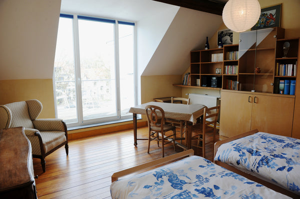 Nice B&B for up to five guests in a quiet area. <br />Located near Place du Chat Brussels, Belgium Sunshine B&B Brussels - Chatelain Private room in bed and breakfast vacation rental 405932