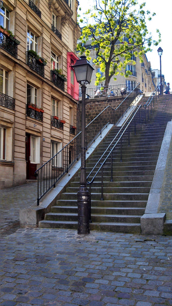 Wonderful flat at the foot of Montmartre hill.  <br />You'll stay in a very nice Paris, France Charming flat in MONTMARTRE Entire rental unit vacation rental 3116684