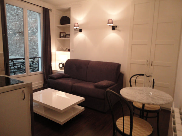 This cosy studio is the perfect hideaway for a romantic trip in Paris. It's perf Fontainebleau, France Cosy Studio Tour Eiffel Paris 7eme Entire rental unit vacation rental 9854671