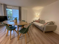 Charmant studio de 48 m2 pour 2 personnes, situé en plein coeur de Paris il  vou Paris, France Studio 48 m2 avec balcon en plein coeur de Paris Entire condo vacation rental 20148434