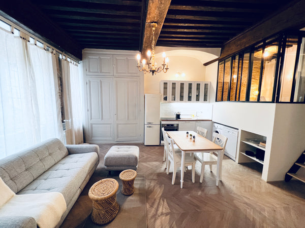 Au cœur du Vieux Lyon, centre historique de la ville, accès direct au funiculair Lyon, France Nid Douillet Chic Vieux Lyon Entire rental unit vacation rental 772090718057229810