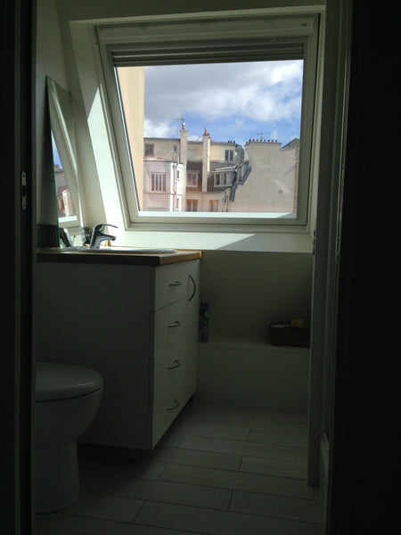 Studio proche des Champs Élysées. Refait à neuf. Confortable, clair, calme et fo Paris, France Studio sur les toits de Paris17e Entire rental unit vacation rental 8405929