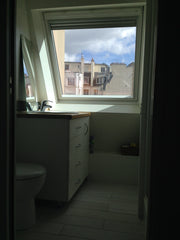 Studio proche des Champs Élysées. Refait à neuf. Confortable, clair, calme et fo Paris, France Studio sur les toits de Paris17e Entire rental unit vacation rental 8405929