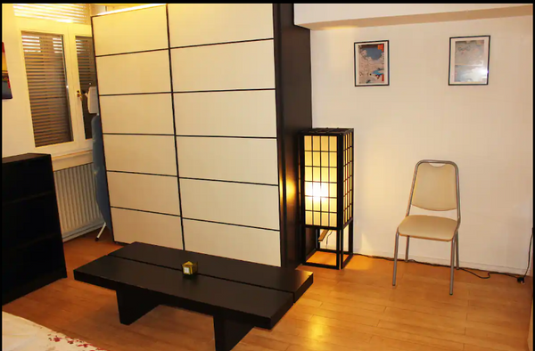 Ce studio de style japonais (28m² ) est situé au demi sous-sol d'une maison de m  Bruxelles : studio dans maison de maitre 1880 Entire rental unit vacation rental 678884427851102392
