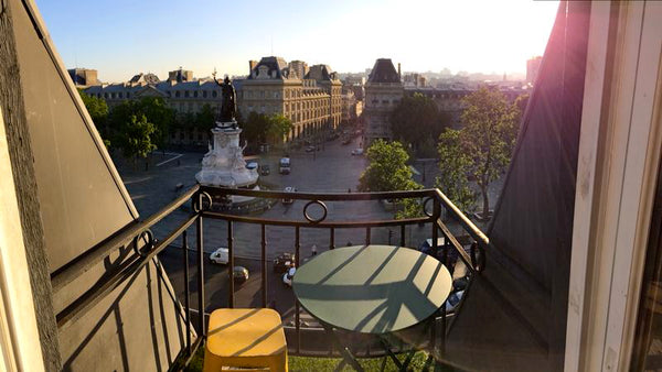 Deux pièces design,douillet avec vue panoramique sur place de la republique. Au  Paris, France Appartement Marais avec vue Entire rental unit vacation rental 3236583