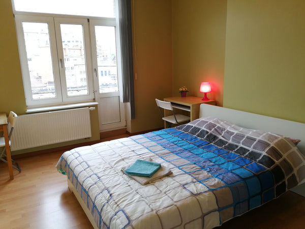 Quiet one-way street near Square Ambiorix and 5-7 minutes walk to Schuman metro  Brussels, Belgium Large Studio 1-2p, EU Schuman, jw1g Private room in rental unit vacation rental 8518371