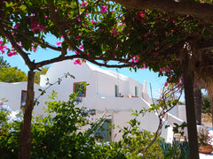 Askeri is a traditional old style cave-type house renovated in a modern home, pa Thera, Greece Bonora country houses - Askeri Cycladic home vacation rental 5824448