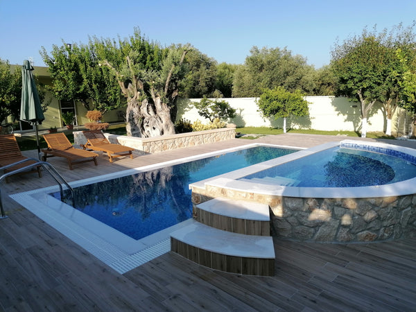 A 600m² private area with 80m² villa.<br />*Private Pool with waterfall<br />*Pr Greece Villa MATA - 600m² with Private Pool and Jacuzzi Entire home vacation rental 44056788