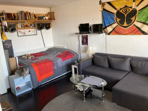 Appartement de 38 m2, très bien agencé. Il est situé à 3 minutes à pied de la ga Auderghem, Belgium Appartement à Schaerbeek, proche de la Gare Entire rental unit vacation rental 699936804019919535