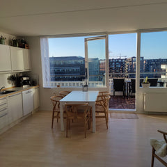 En dejlig lys lejlighed på 5 sal med stor altan og vandudsigt. Lejligheden har a Copenhagen, Denmark Skøn lejlighed med vandudsigt og privat parkerings Entire condo vacation rental 53468217