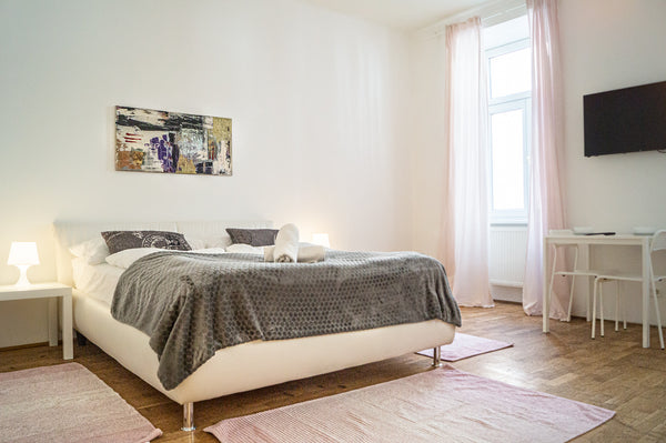 Eine hübsches Zimmer mit Gemeinschaftsbad im Herzen Wiens mitten im Botschaftsvi Vienna, Austria Spacious Room - Perfect for long stays Private room in rental unit vacation rental 658504777802221304