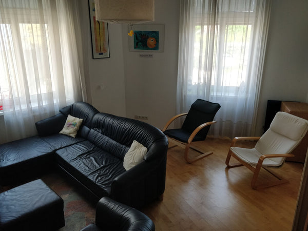 Our cosy flat is located in the calm 19th district of the city. There is an easy Vienna, Austria Cosy flat in the 19th district Entire rental unit vacation rental 27453350