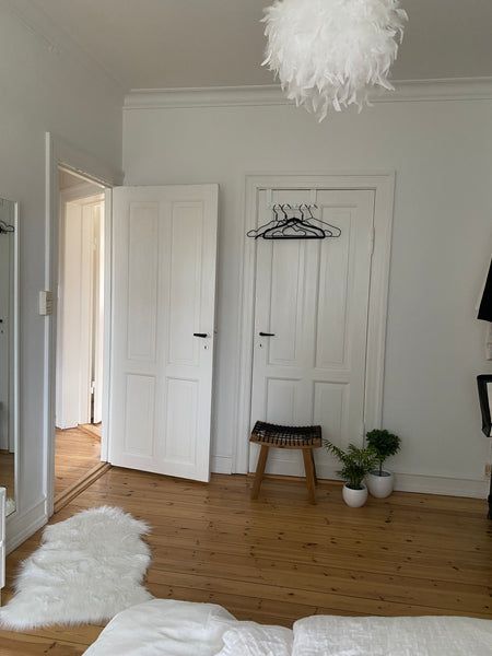 Nyd københavn i denne centralt beliggende bolig.<br /><br /><b>The space</b><br   Stort lyst værelse, centralt med  gratis parkering Private room in rental unit vacation rental 633749419387477074