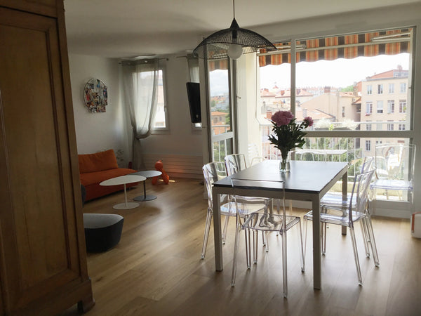 Appartement lumineux et calme  5ème étage avec ascenseur, balcon vue jardin. Sit Lyon, France Appartement Entire condo vacation rental 26113469