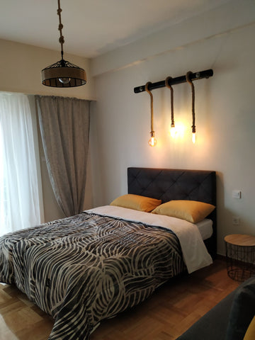 A cosy studio appartment where you can find anything you need ,hairdryer,oven,co Palaio Faliro, Greece Faidras Guesthouse 30 sec. from Victoria station. Entire rental unit vacation rental 33646553